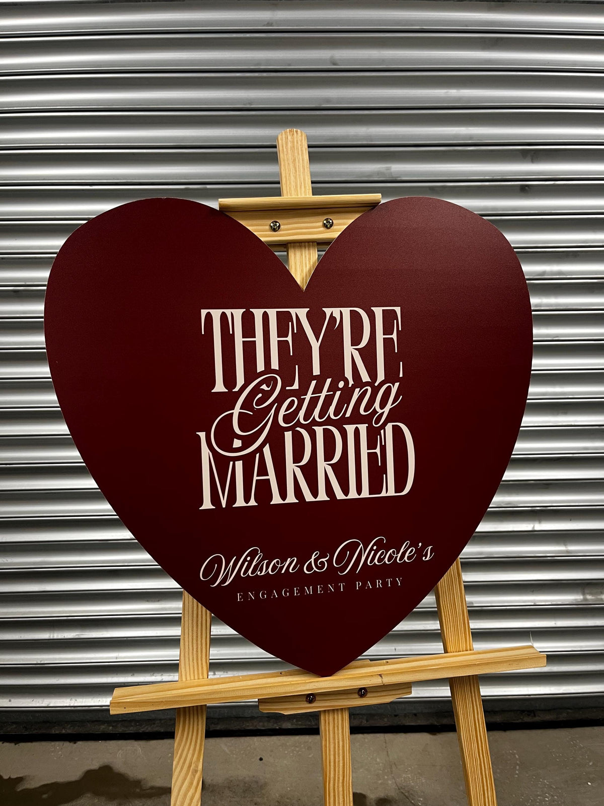Personalised Engagement Party Welcome Sign – “They’re Getting Married” Heart Board – Elegant Couple Names Sign – Wedding Party Decor
