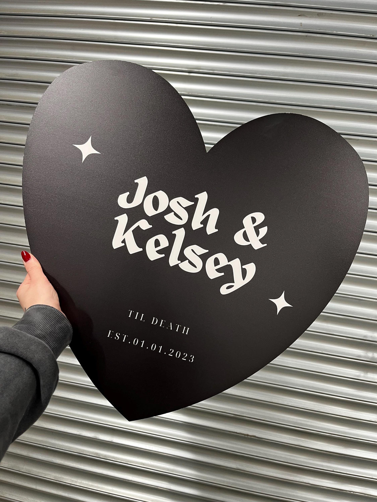 Personalised Engagement Party Welcome Sign – Black Heart Couple Names Board – Modern Gothic Wedding Decor – Custom Party Sign