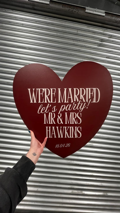 Personalised Wedding Welcome Sign – Elegant Burgundy Heart Board – Custom Surname Wedding Decor