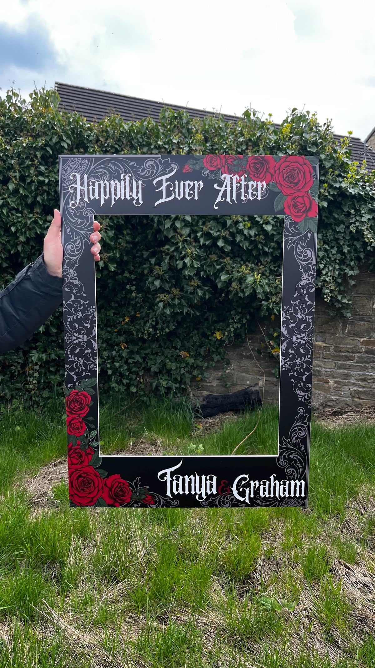 Gothic Wedding Selfie Frame, Personalised Black Rose Photo Booth Prop, Alternative Wedding Decor, Dark Romance Bride Groom Sign