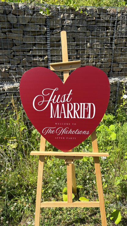 Personalised Engagement Party Welcome Sign – “They’re Getting Married” Heart Board – Elegant Couple Names Sign – Wedding Party Decor