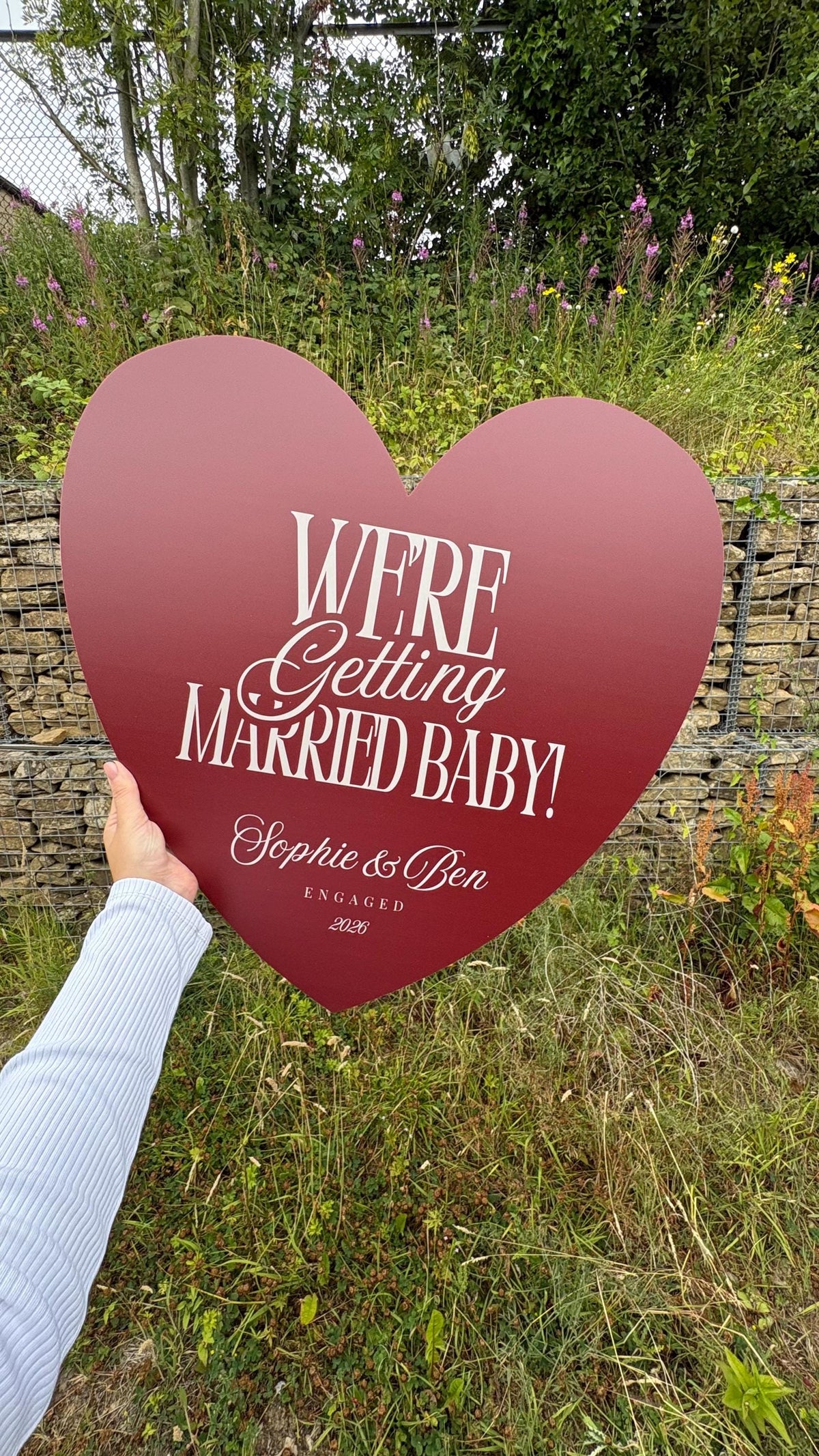 Personalised Engagement Party Welcome Sign – “They’re Getting Married” Heart Board – Elegant Couple Names Sign – Wedding Party Decor