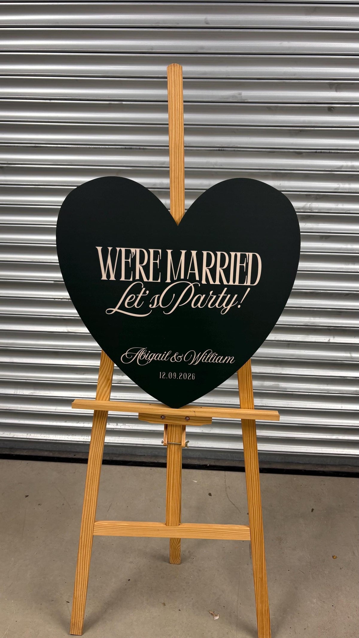 Personalised Wedding Welcome Sign – Deep Forrest Green Heart Board – Custom Surname Wedding Decor